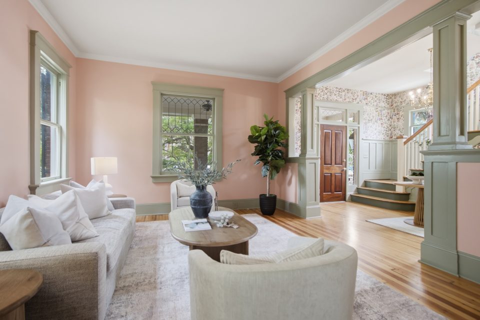 South of Broad setting at 173 Tradd Street