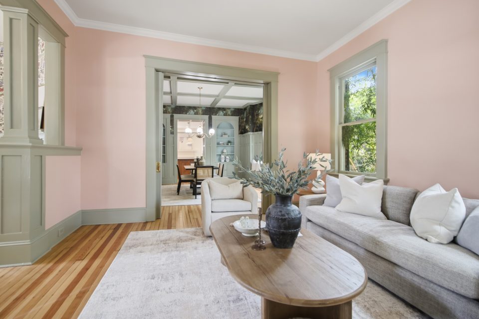 Front porch and arrival at 173 Tradd Street