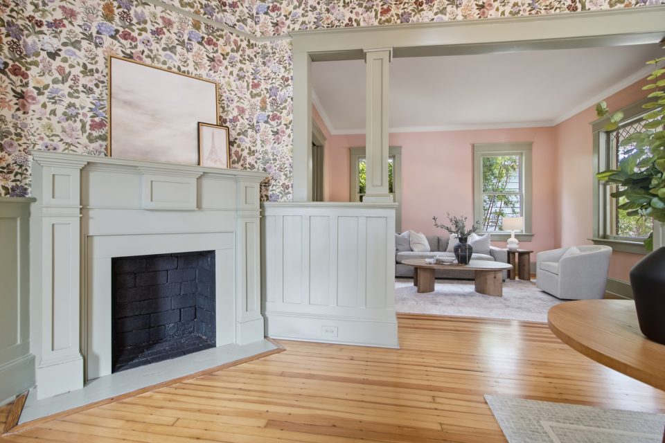 Front porch and arrival at 173 Tradd Street