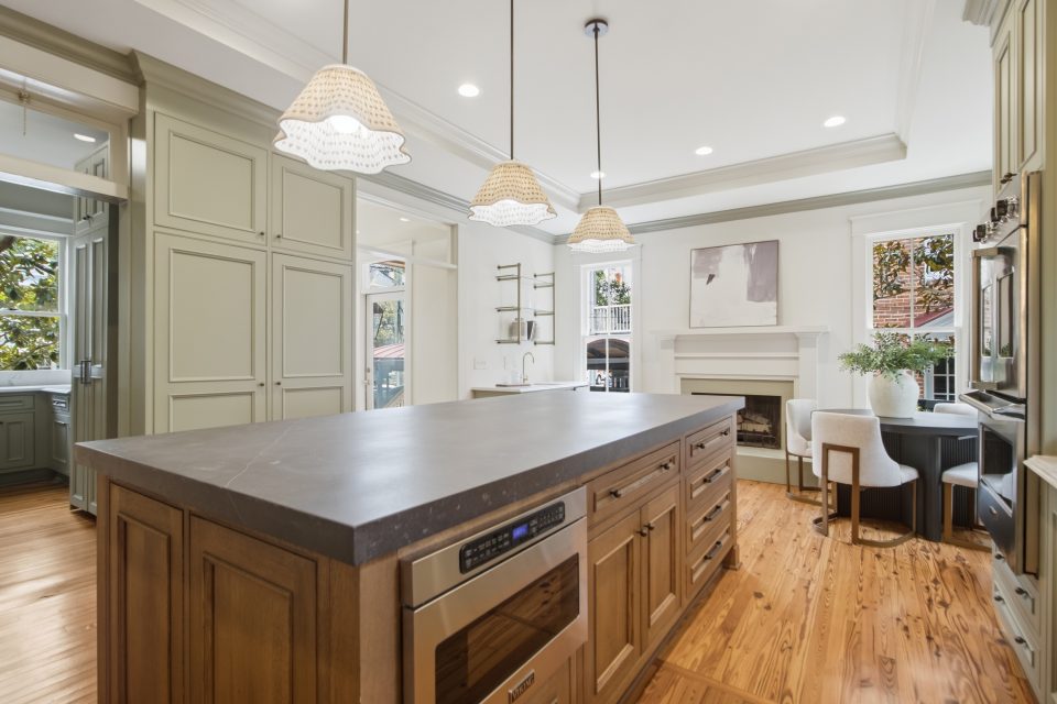 Dining room, paneling, and coffered ceiling at 173 Tradd Street