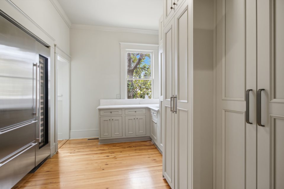 Dining room, paneling, and coffered ceiling at 173 Tradd Street
