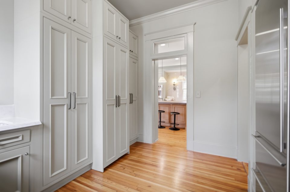 Dining room, paneling, and coffered ceiling at 173 Tradd Street
