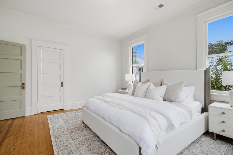 Custom kitchen and marble work surfaces at 173 Tradd Street