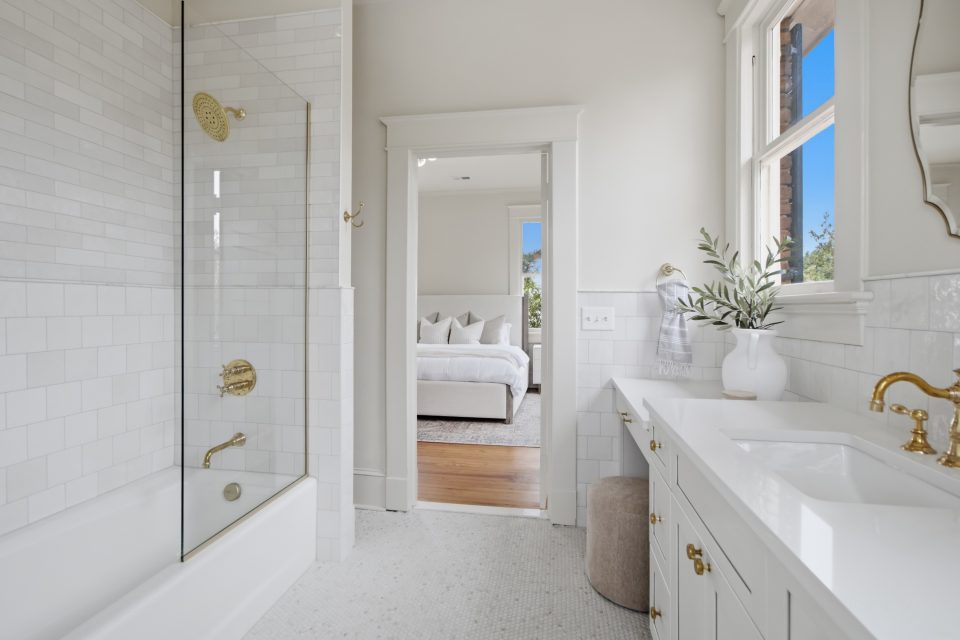 Custom kitchen and marble work surfaces at 173 Tradd Street
