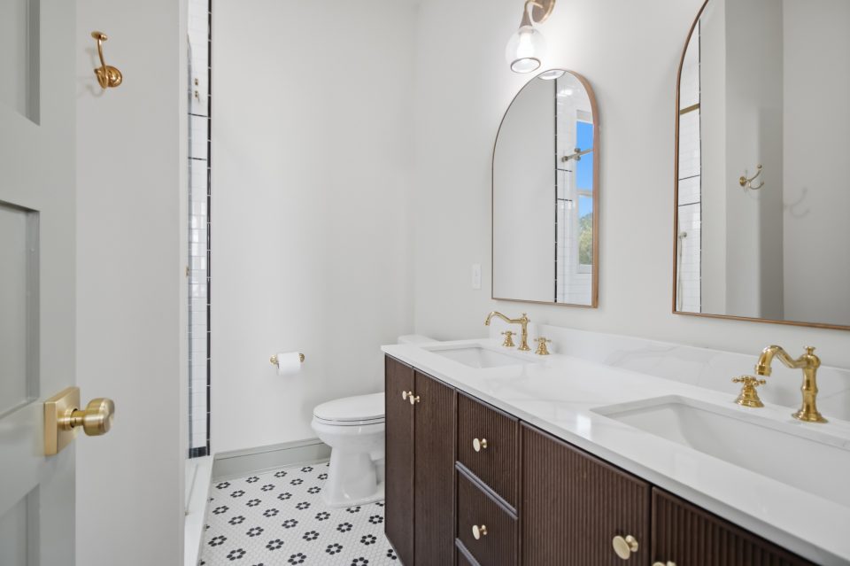 Custom kitchen and marble work surfaces at 173 Tradd Street