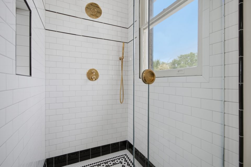 Custom kitchen and marble work surfaces at 173 Tradd Street