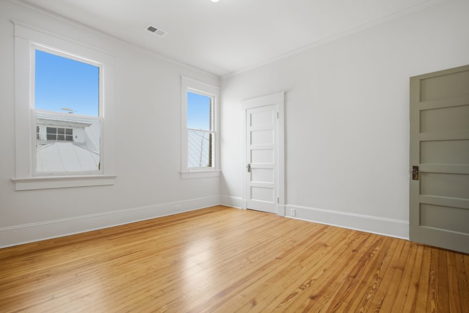 Custom kitchen and marble work surfaces at 173 Tradd Street