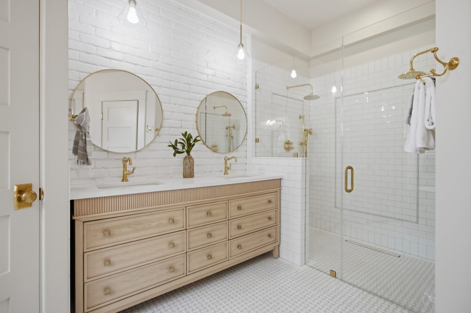 Bedroom suite at 173 Tradd Street