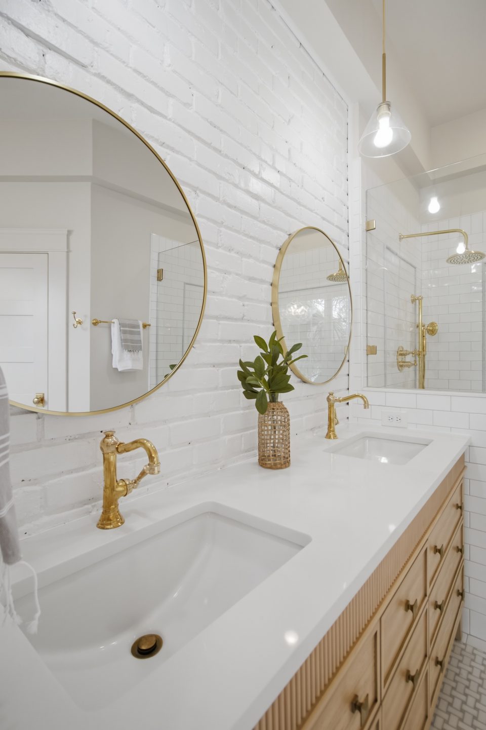 Bath and upper-level rooms at 173 Tradd Street