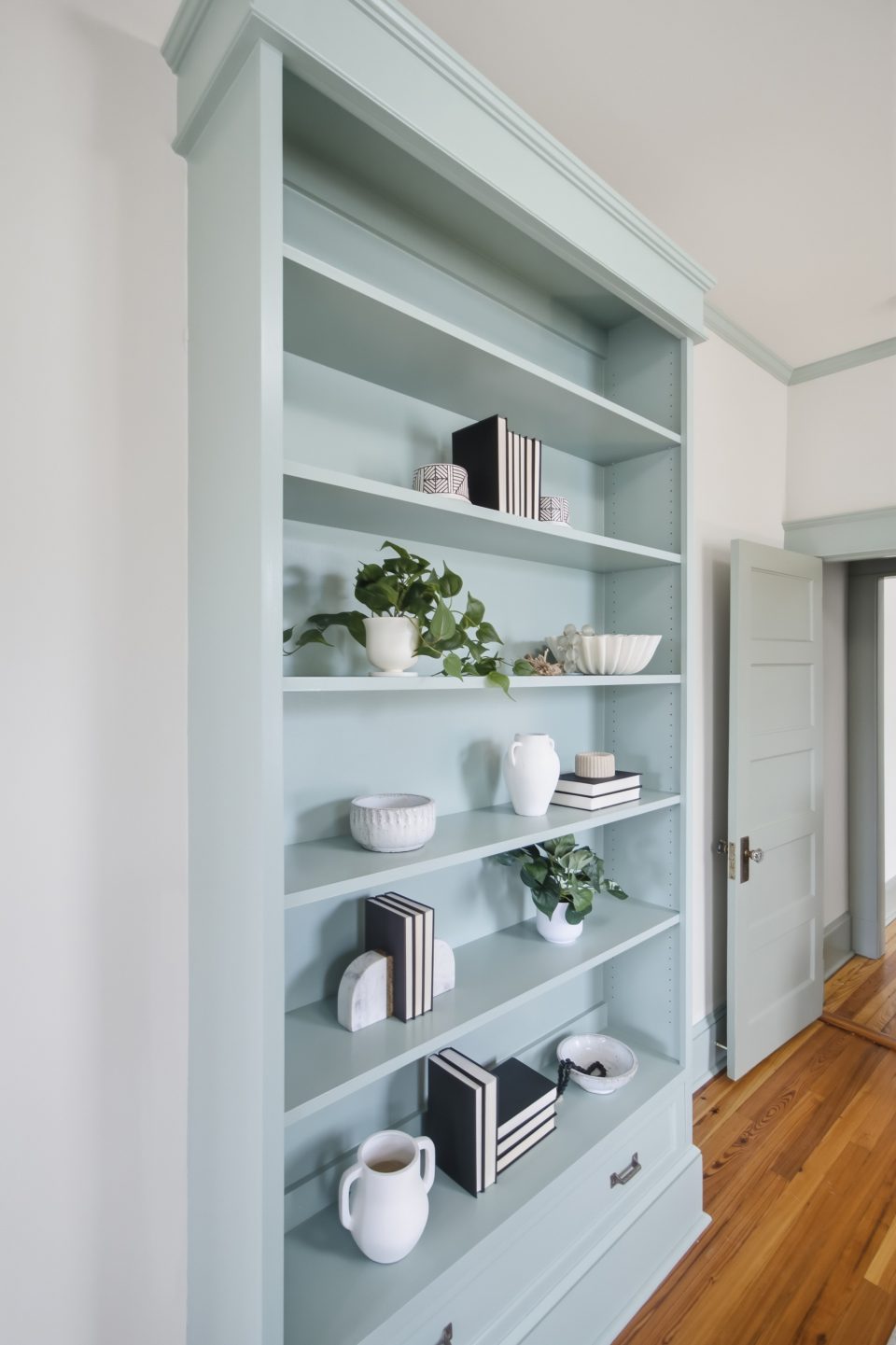 Bath and upper-level rooms at 173 Tradd Street