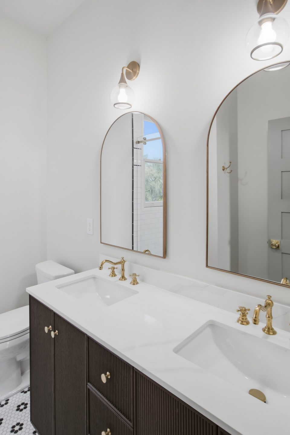 Bath and upper-level rooms at 173 Tradd Street