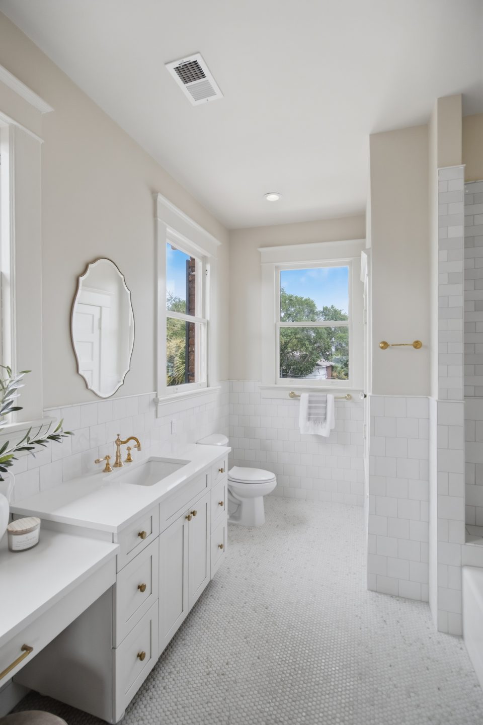 Bath and upper-level rooms at 173 Tradd Street