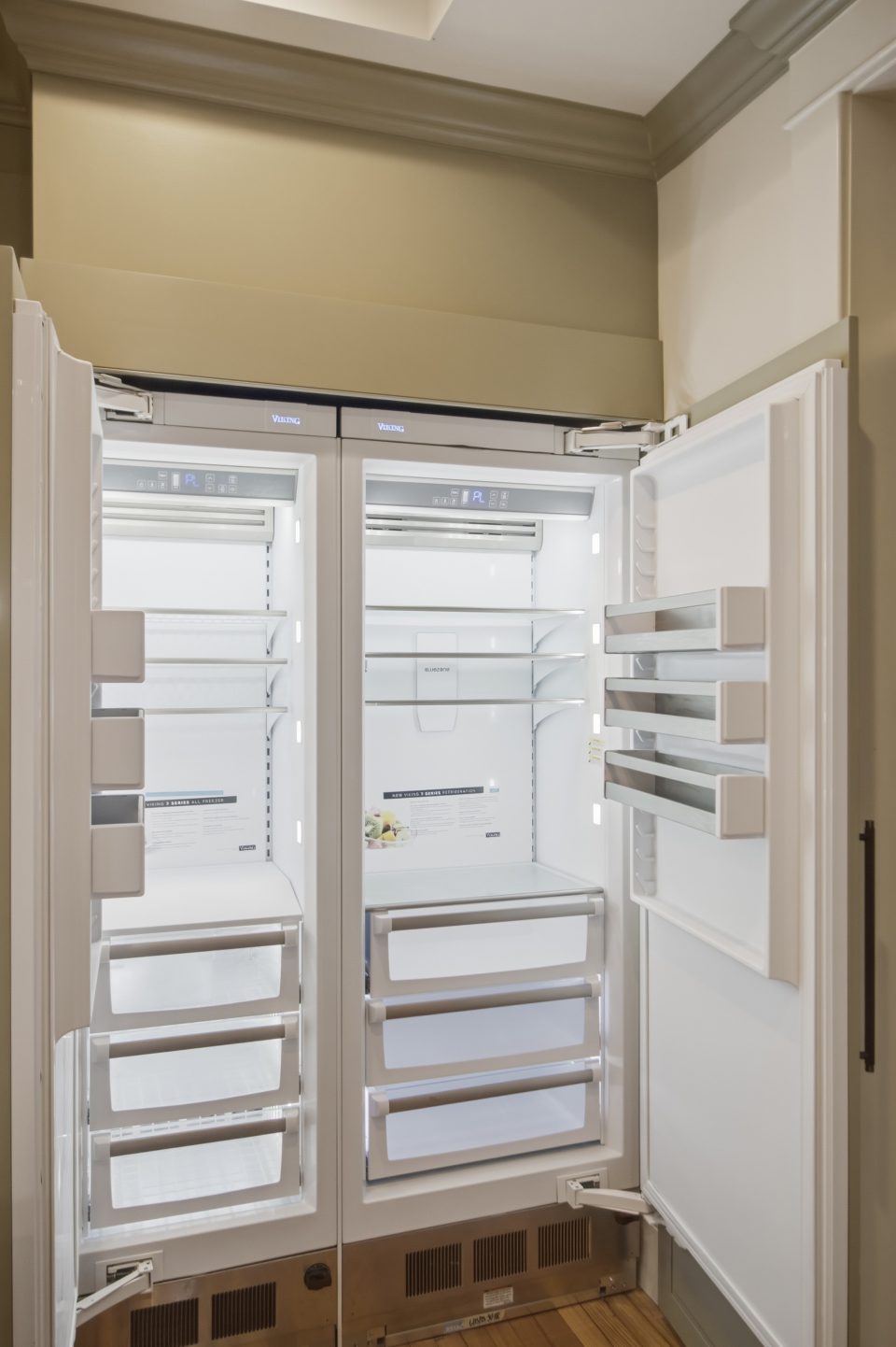 Bath and upper-level rooms at 173 Tradd Street