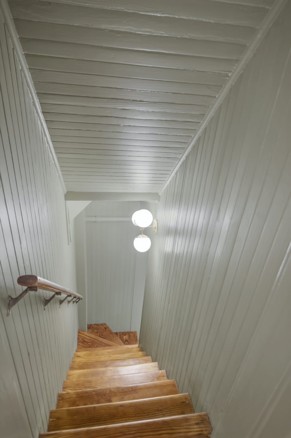 Sitting room and built-ins at 173 Tradd Street